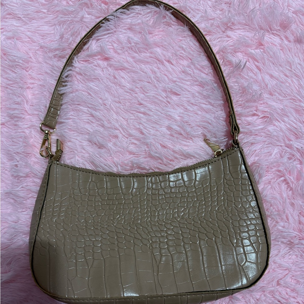 women’s crocodile shoulder bag